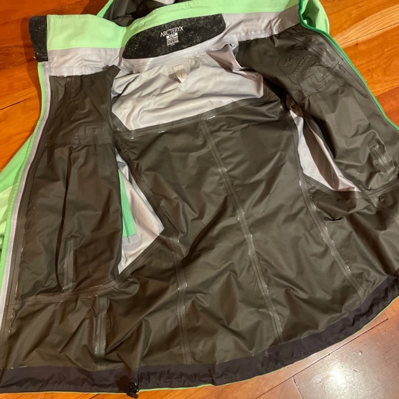 Arc'teryx Women's Rain Jacket - Picture 6 of 8